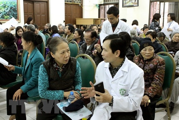 Khi người già tham gia việc nhà và công tác xã hội