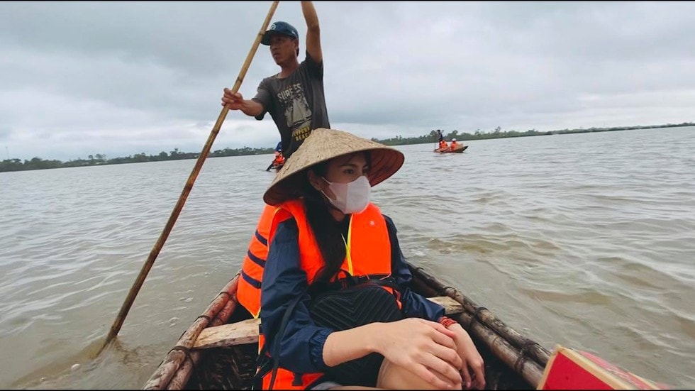 Ca sĩ Thủy Tiên: 'Trên đời này, tôi không sợ gì, chỉ sợ nhân quả thôi' - 2