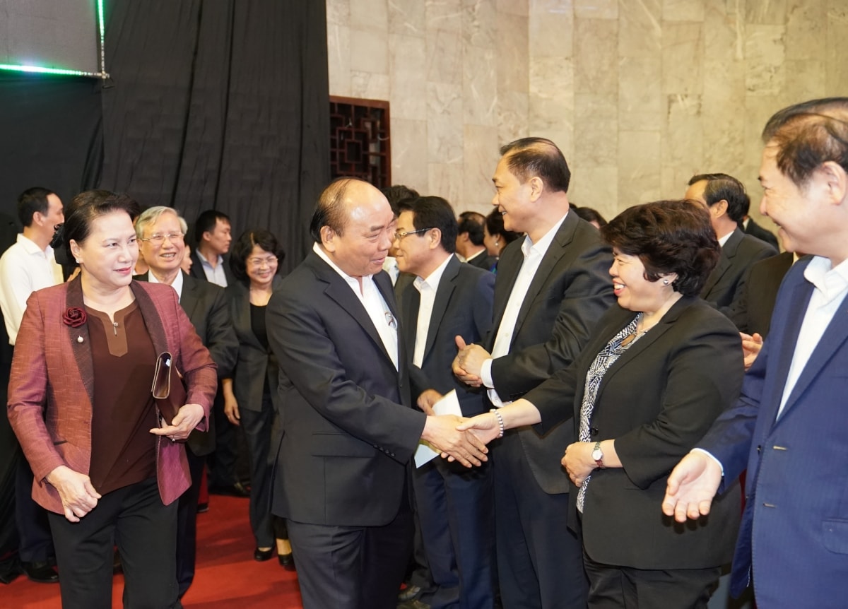 Thủ tướng Nguyễn Xuân Phúc và Chủ tịch Quốc hội Nguyễn Thị Kim Ngân với các đại biểu dự Chương trình