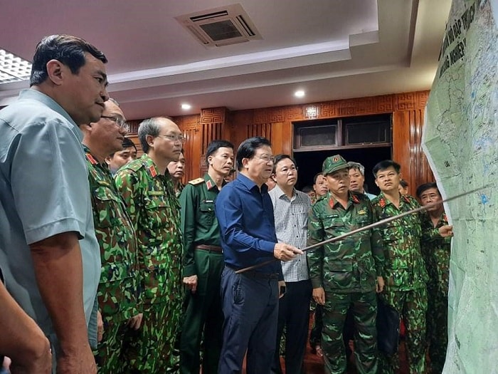 Họp khẩn giữa đêm lên phương án cứu hộ hàng chục người bị vùi lấp ở Quảng Nam - 1