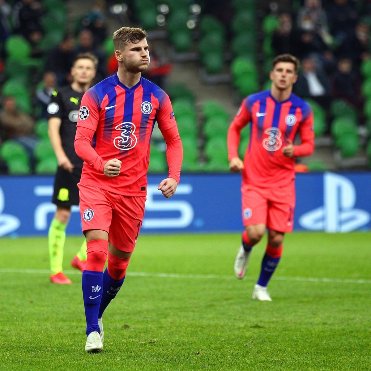 Chelsea gặp khó khăn trong những phút đầu trận (Ảnh: Getty).