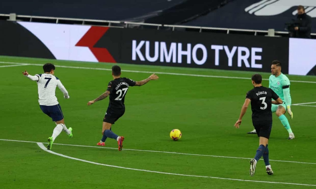 Hàng thủ Man City trả giá khi