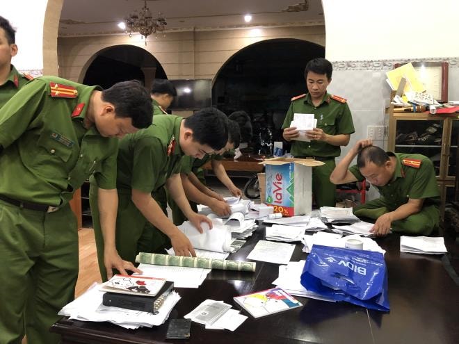 Con trai đại gia Thiện 'Soi' sở hữu biệt thự dát vàng bị bắt - 1