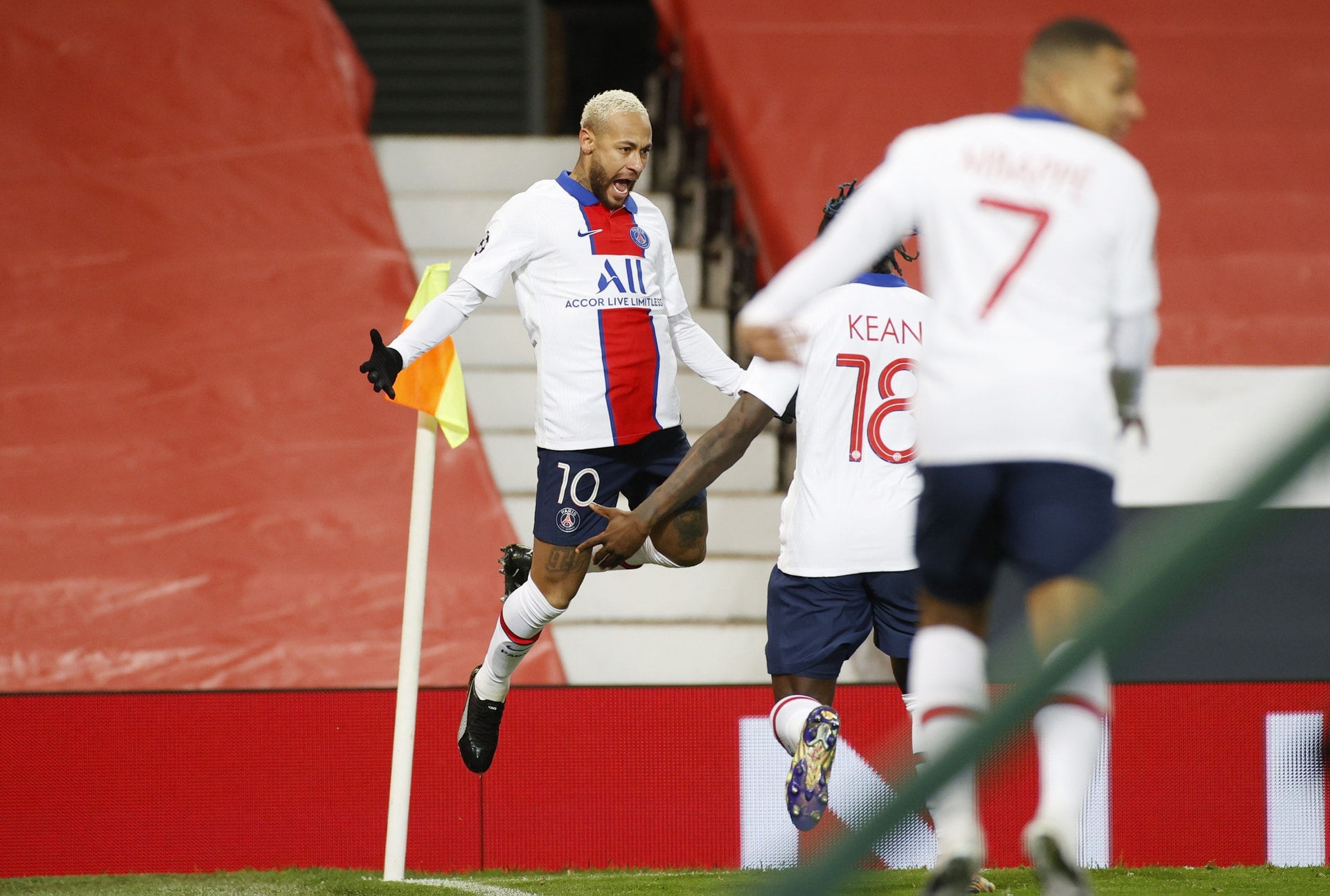 Kết quả Cúp C1: Thua PSG, Man Utd rơi vào 'thế trận tử thần' - 1