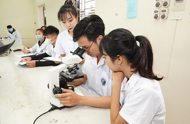 'Tự chủ đại học không có nghĩa là tăng học phí, đổ hết lên đầu sinh viên' - 2