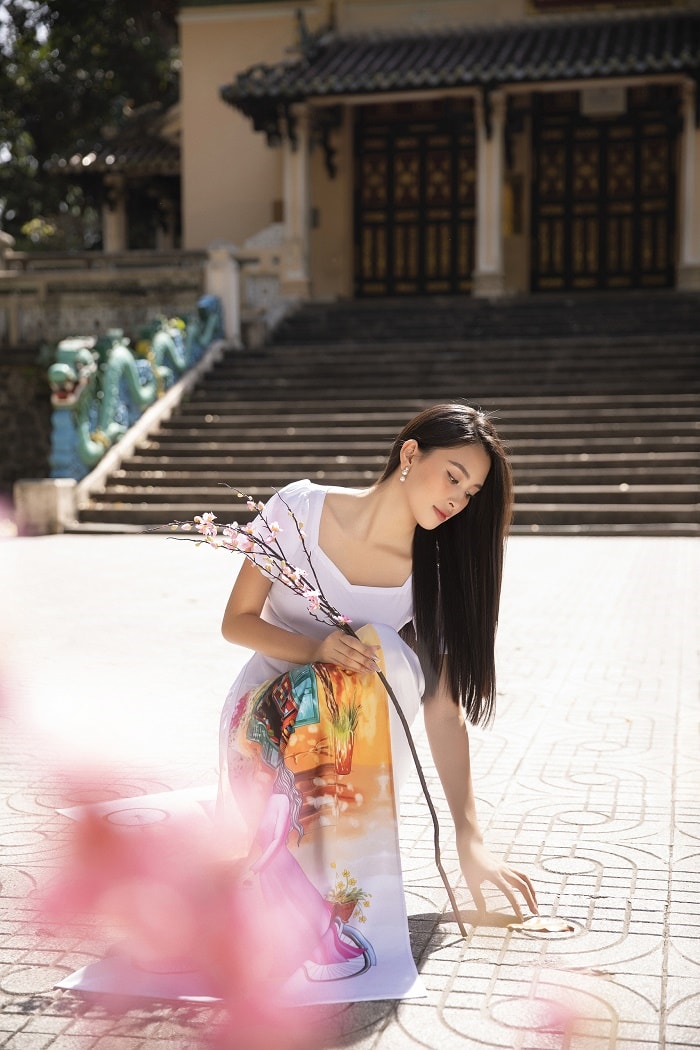 Hoa hậu Tiểu Vy đẹp tinh khôi với áo dài truyền thống - 12