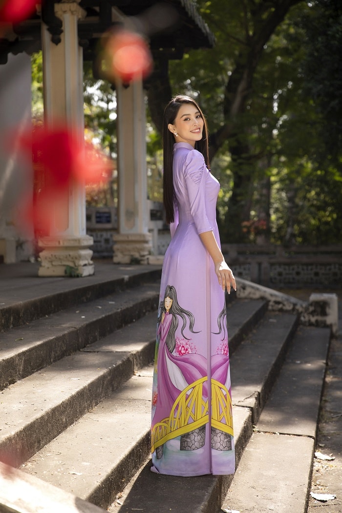 Hoa hậu Tiểu Vy đẹp tinh khôi với áo dài truyền thống - 3