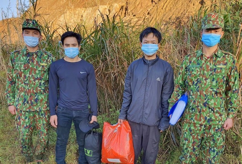 Bắt giữ 2 người nhập cảnh trái phép vào Việt Nam - 1
