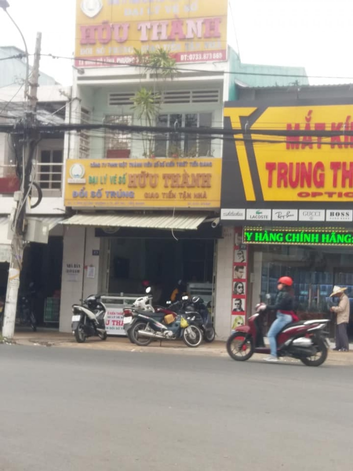 Đại lý vé số bị trộm đột nhập lấy tài sản.