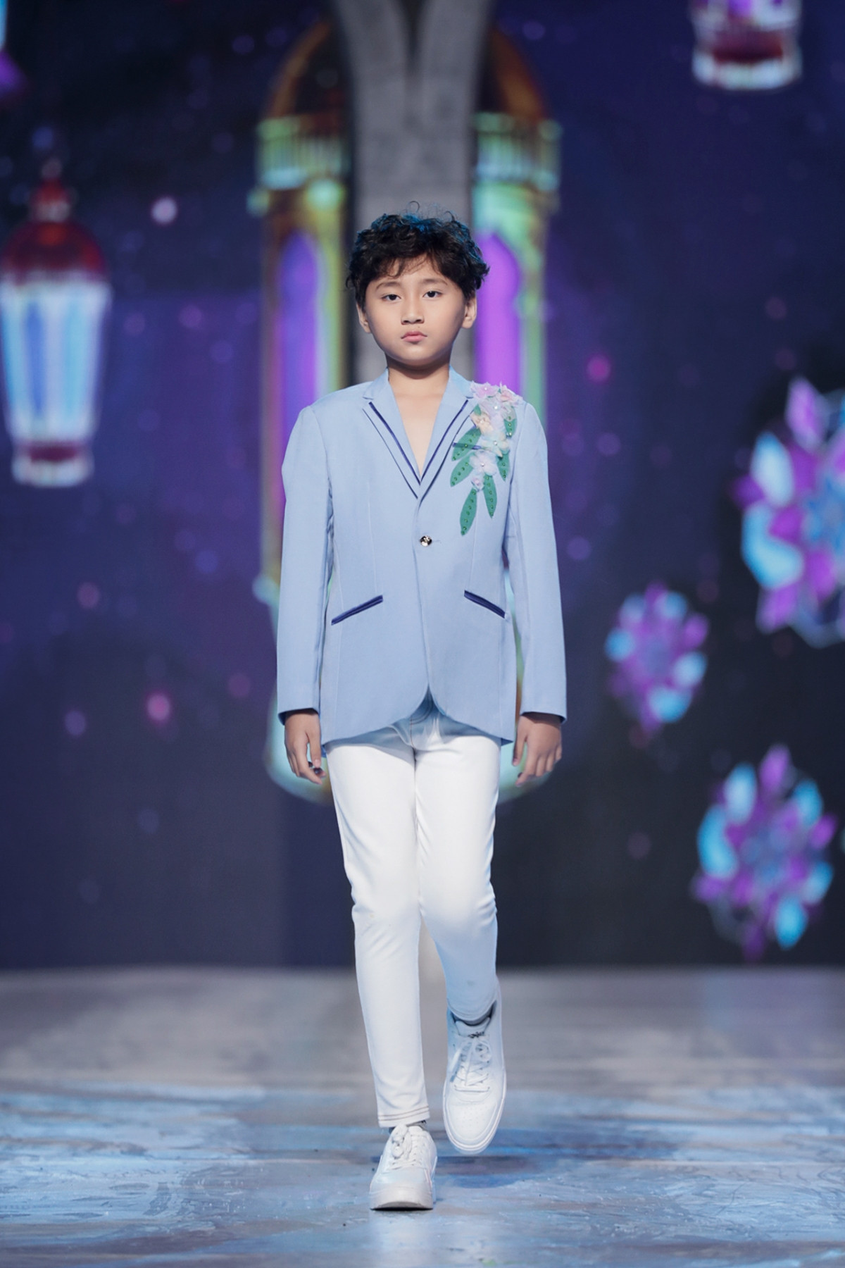 Mẫu nhí từng tham gia show thời trang của NTK Đỗ Mạnh Cường vào tháng 10/2020, góp mặt vào Vietnam Runway Fashion Week trong BST của NTK Trương Thanh Long.
