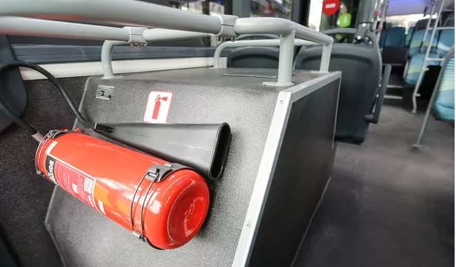 Ảnh: Cận cảnh xe buýt điện VinBus lăn bánh trên đường phố Hà Nội - 10