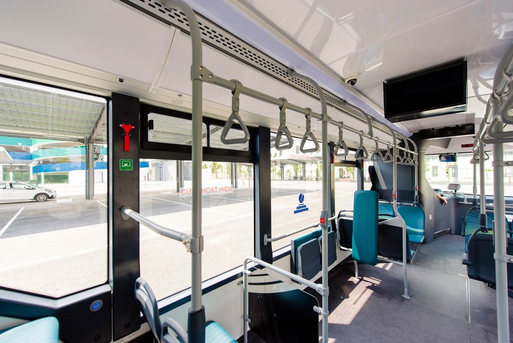Ảnh: Cận cảnh xe buýt điện VinBus lăn bánh trên đường phố Hà Nội - 7