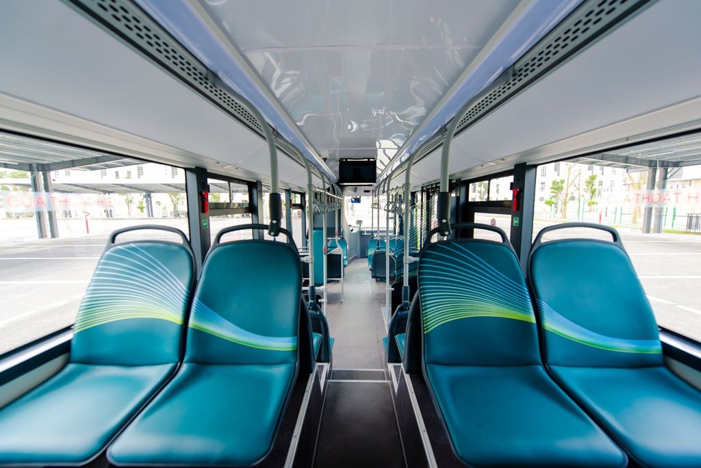 Ảnh: Cận cảnh xe buýt điện VinBus lăn bánh trên đường phố Hà Nội - 6