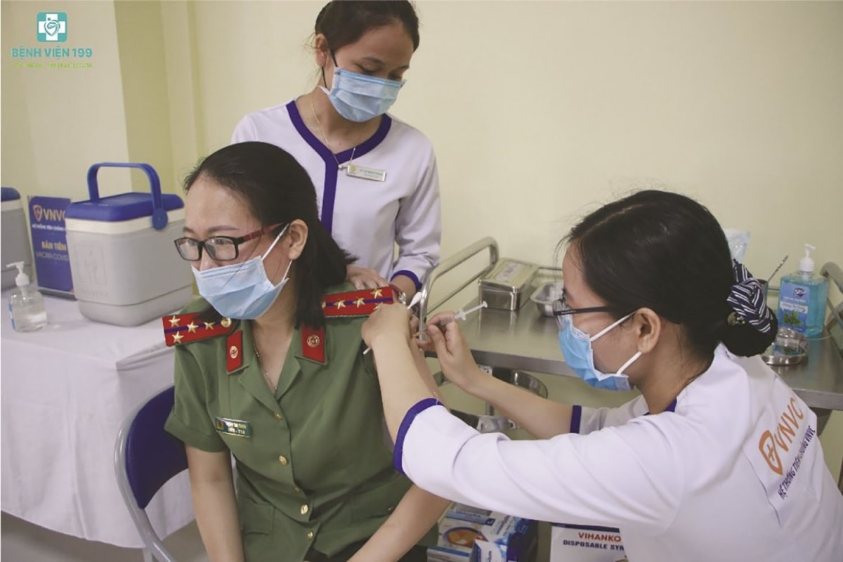 Lực lượng công an ở Đà Nẵng được tiêm vaccine phòng chống dịch Covid-19