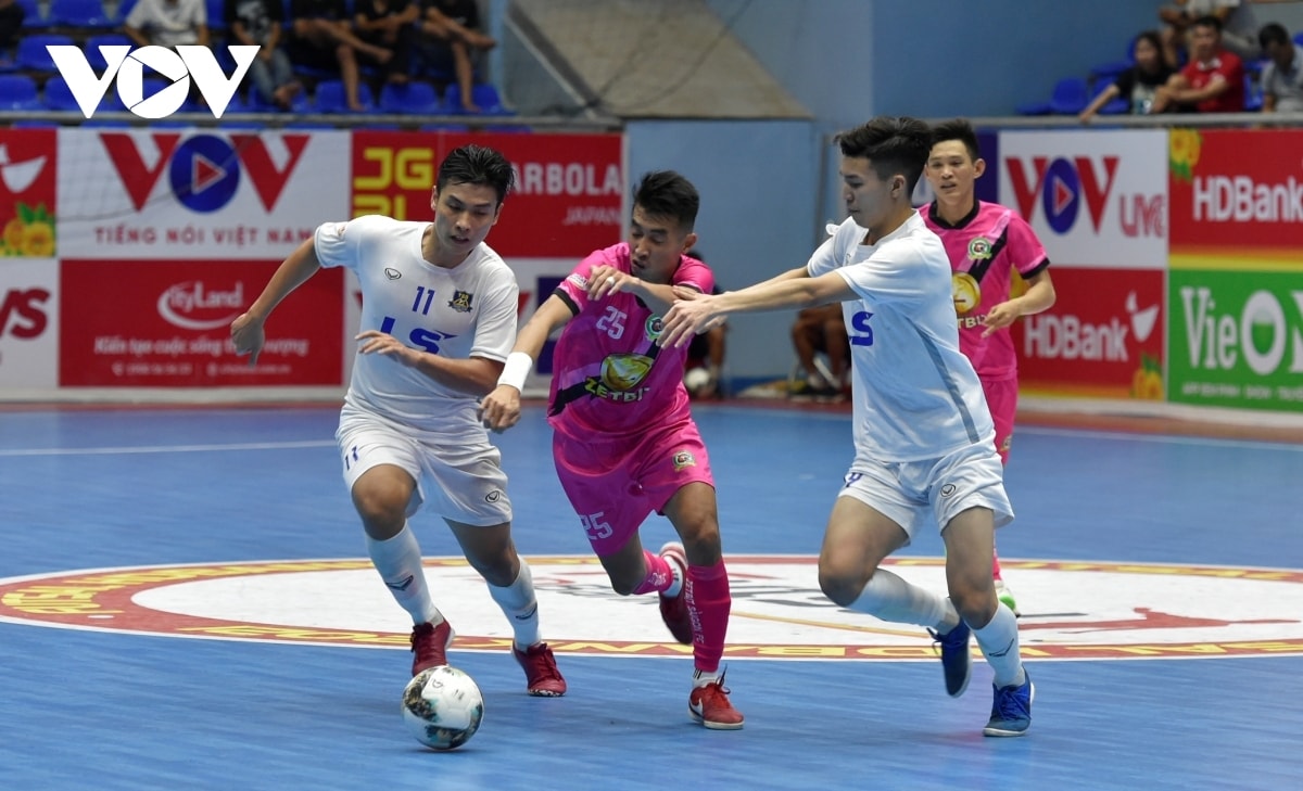 Mùa giải năm nay đang chứng kiến quá nhiều những trận cầu kịch tính, đậm chất futsal