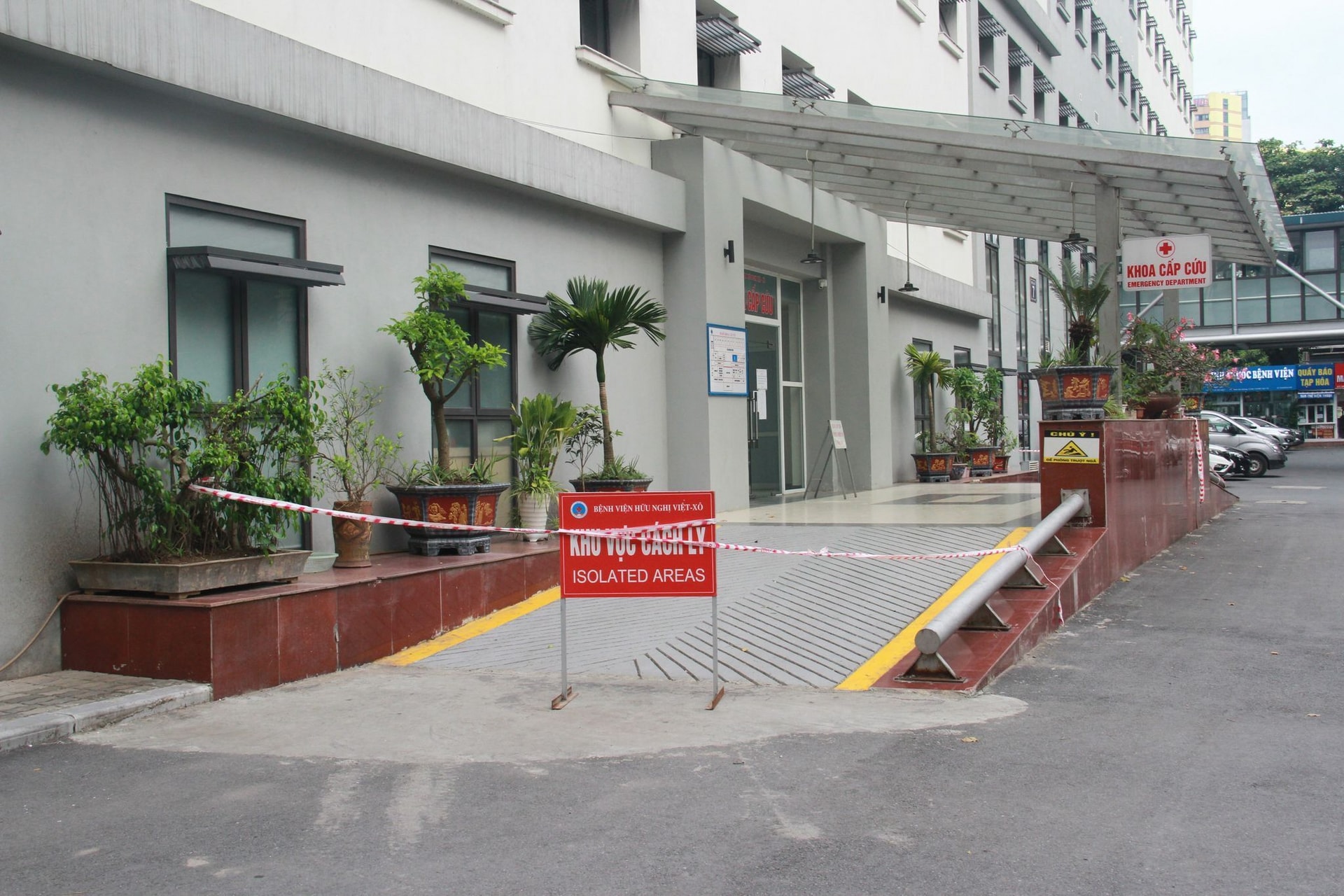 Hà Nội: Phong toả khoa Cấp cứu Bệnh viện Hữu nghị - 1