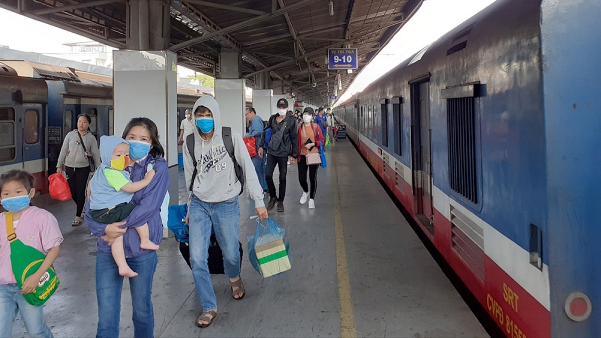 Một người ở Quảng Trị dương tính với SARS-CoV-2 và đi tàu tàu SE4 từ Đà Nẵng ra Quảng Trị, những nhân viên phục vụ trên tàu hiện đang tự cách ly, chờ hướng dẫn của cơ quan y tế.