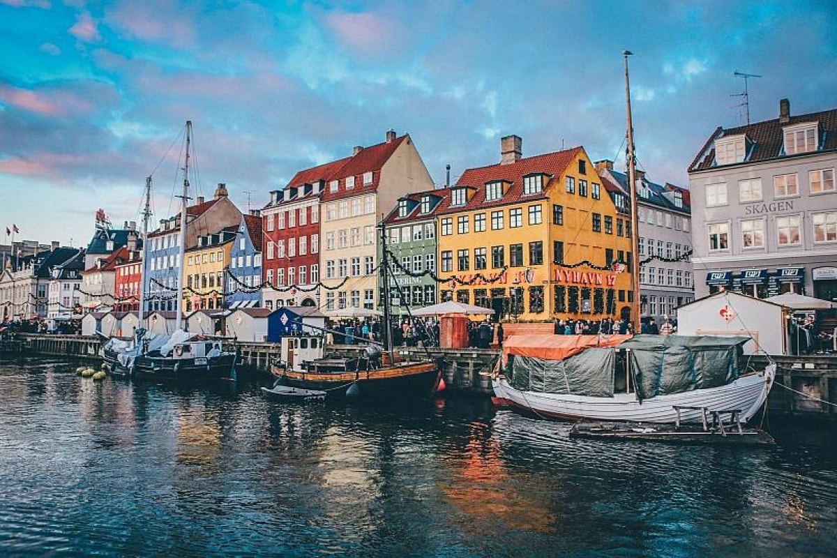 Quận Nyhavn là điểm đến ven sông tuyệt đẹp ở Copenhagen. Nguồn: Nick Karvounis