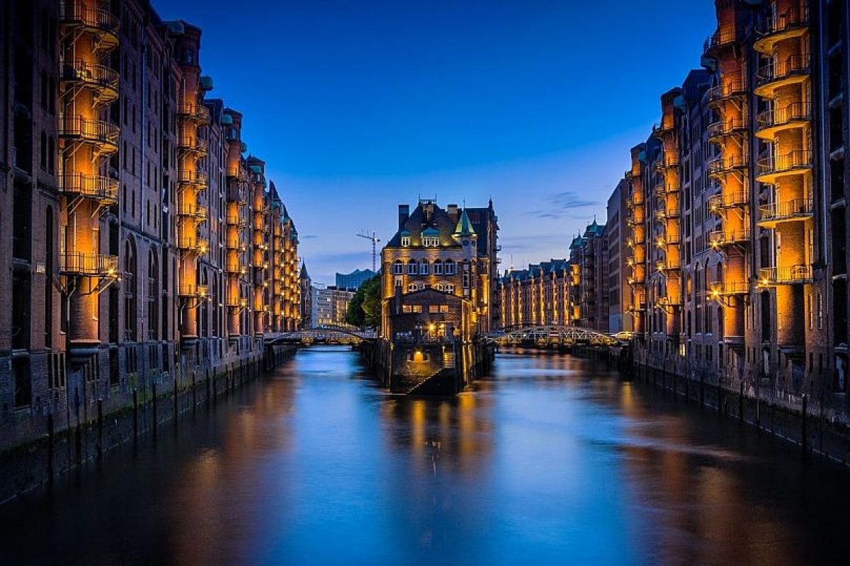 Hamburg về đêm. Nguồn: Claudio Testa