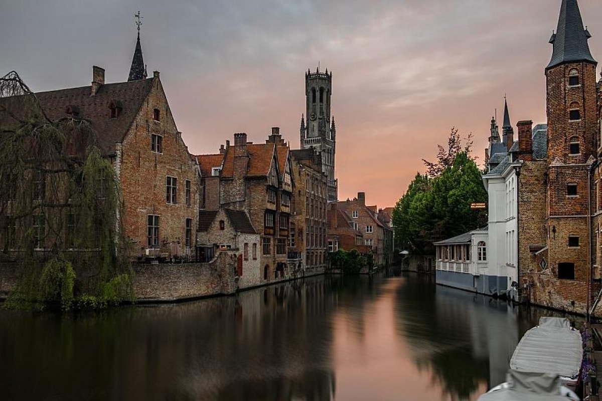 Điểm check-in nổi tiếng Rozenhoedkaai tại Bruges. Nguồn: Elijah G
