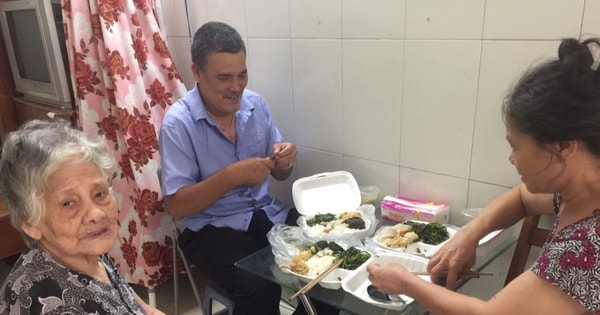 Những bữa cơm nghĩa tình trong ngày Hà Nội giãn cách xã hội